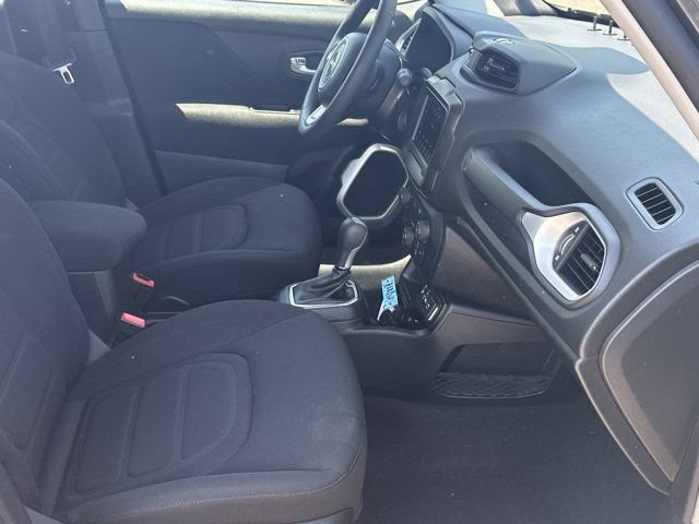 Used 2020 Jeep Renegade Latitude FWD image 17