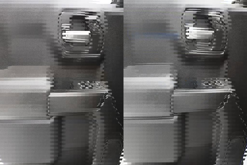 Used 2024 Chevrolet Silverado 1500 Custom image 18