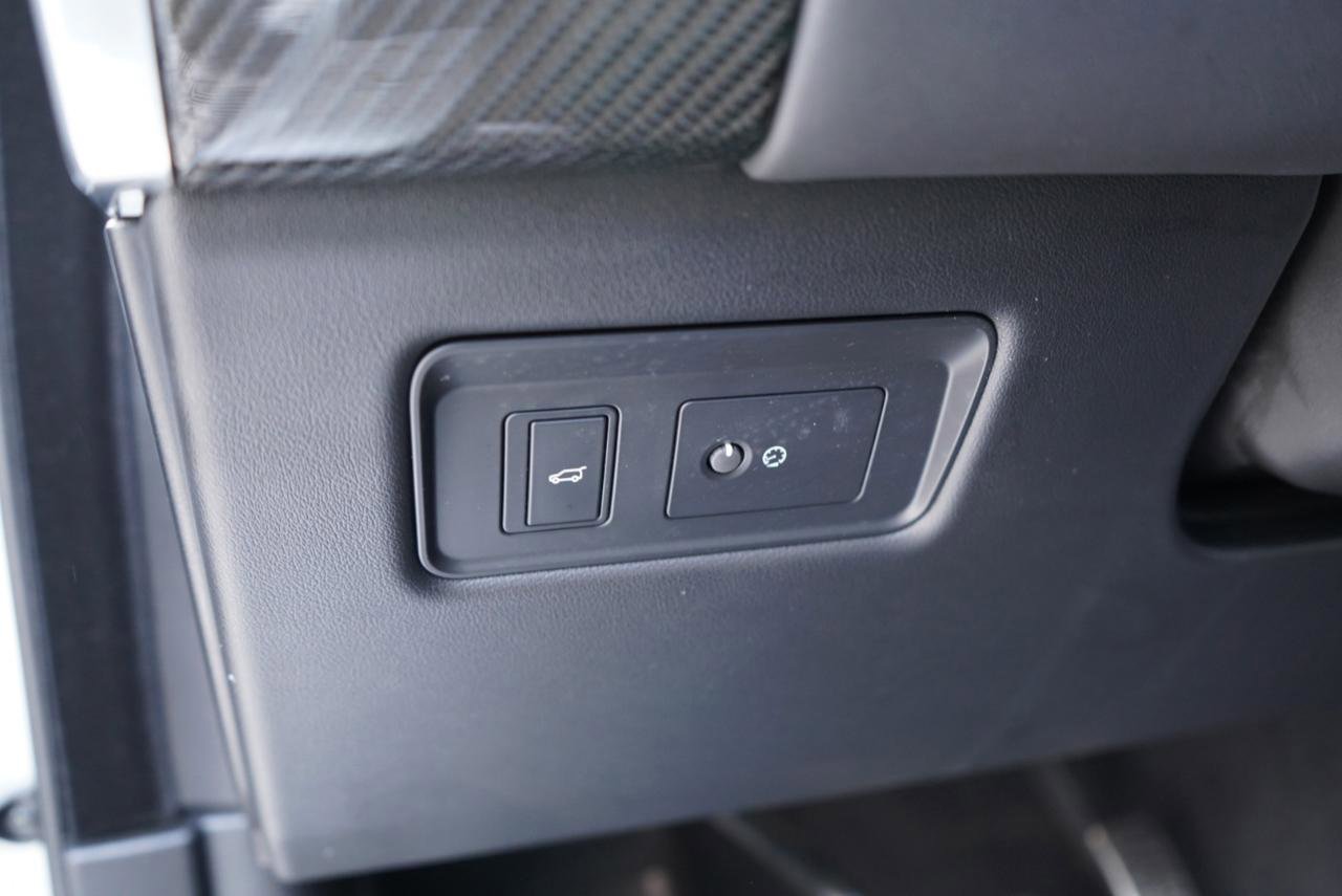 Used 2019 Land Rover Range Rover Sport SVR image 39