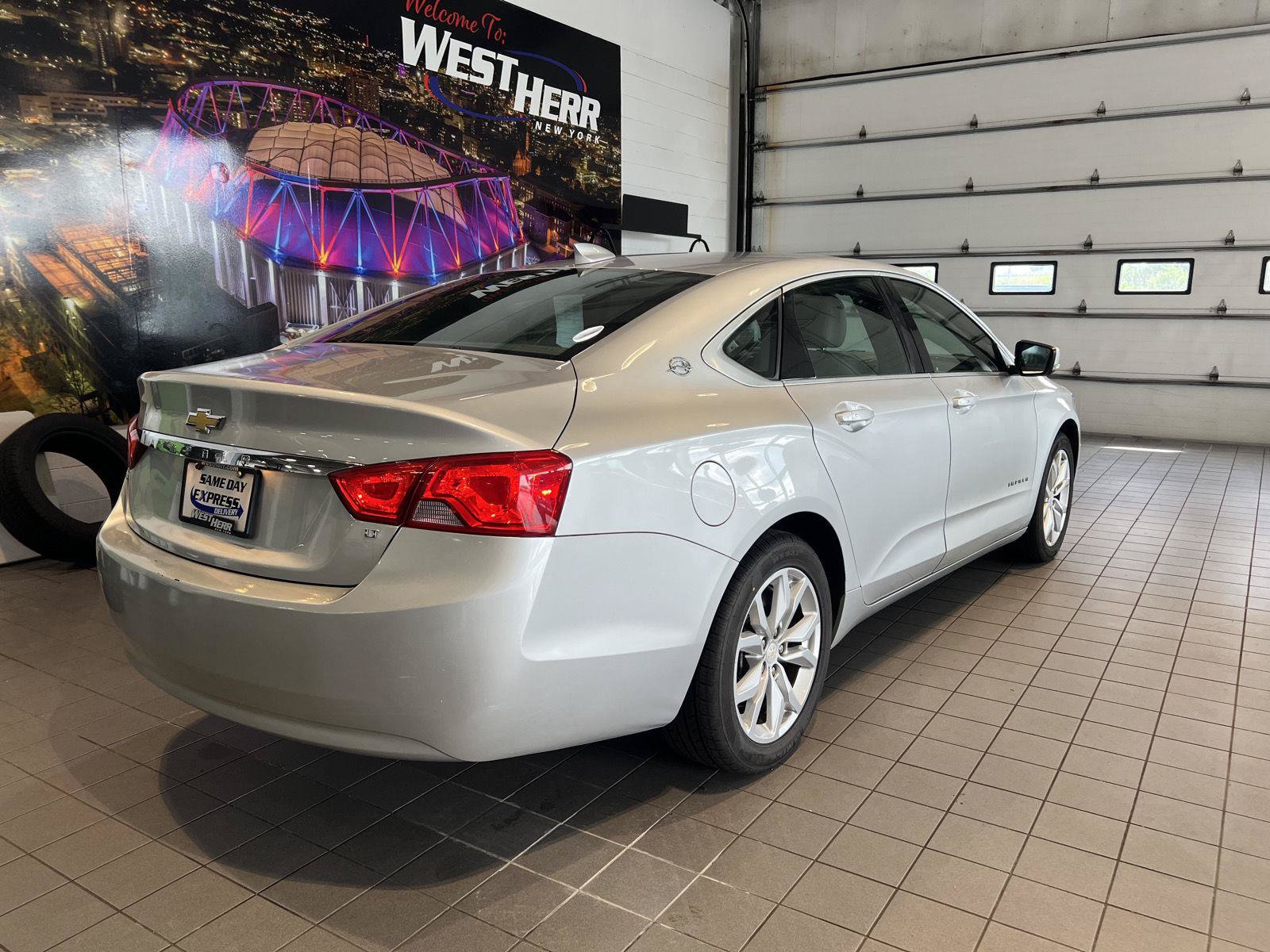 Used 2018 Chevrolet Impala LT w/ LT Convenience Package FWD image 10