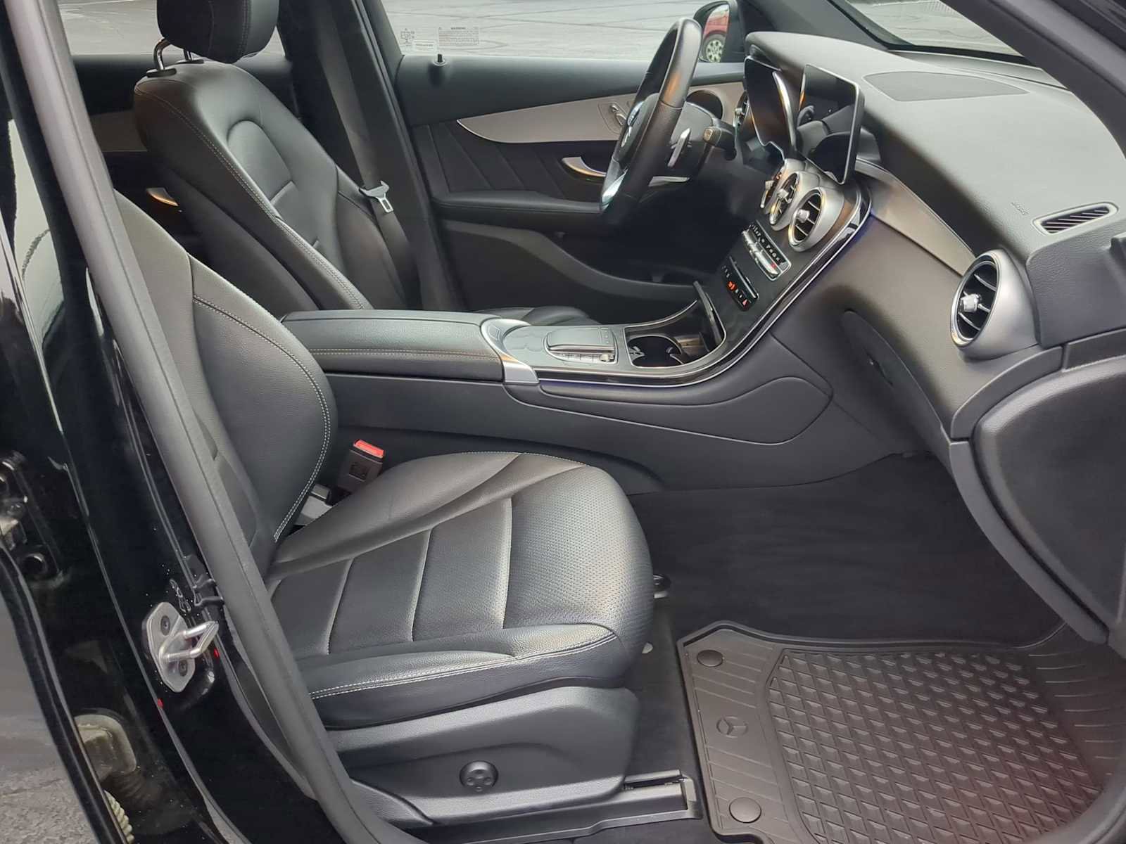 Used 2022 Mercedes-Benz GLC 300 4MATIC image 27