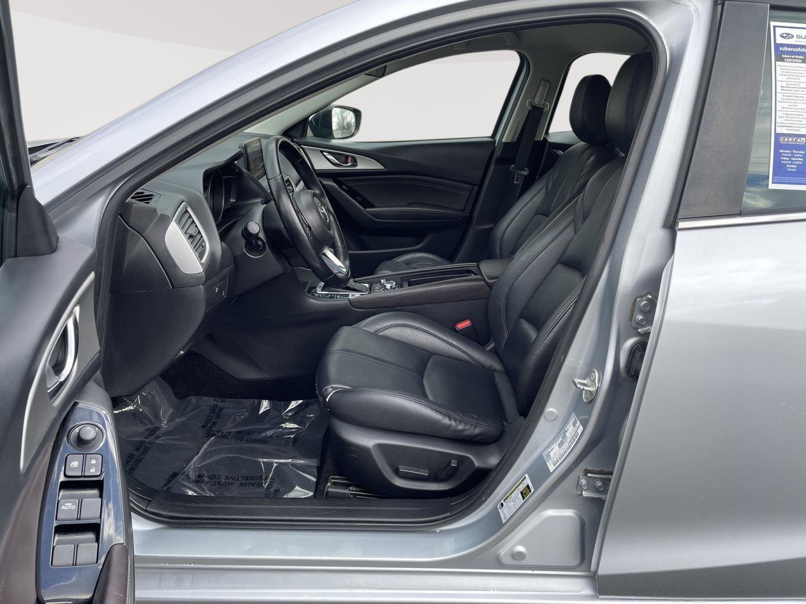 Used 2018 MAZDA MAZDA3 Touring image 12