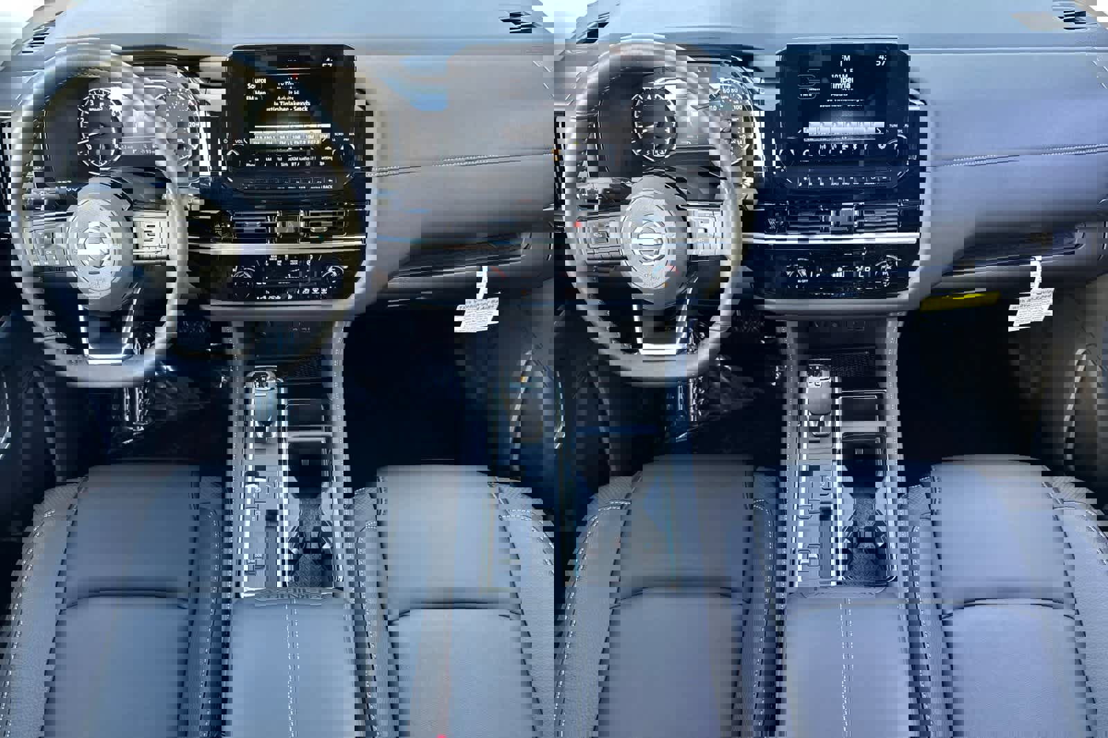 New 2025 Nissan Pathfinder SL image 4