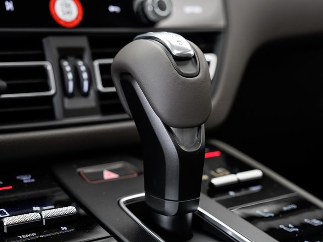 Certified 2025 Porsche Macan AWD/4WD image 21