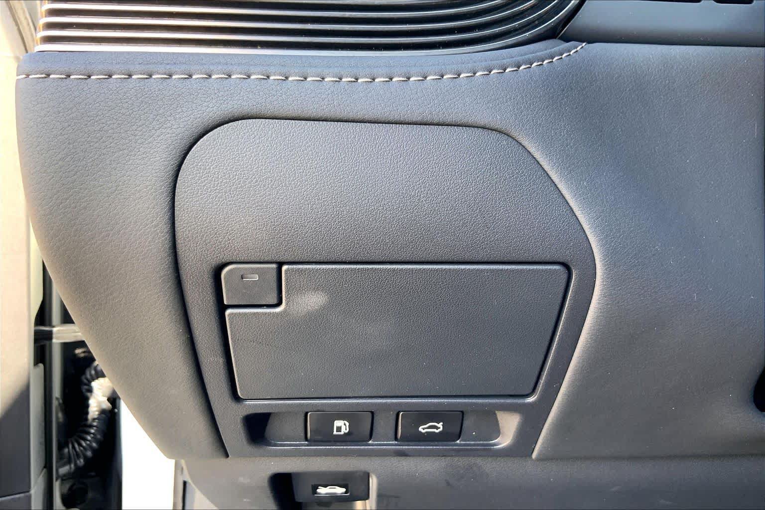 Used 2021 Lexus LS 500 w/ Accessory Package (Z2) RWD image 33