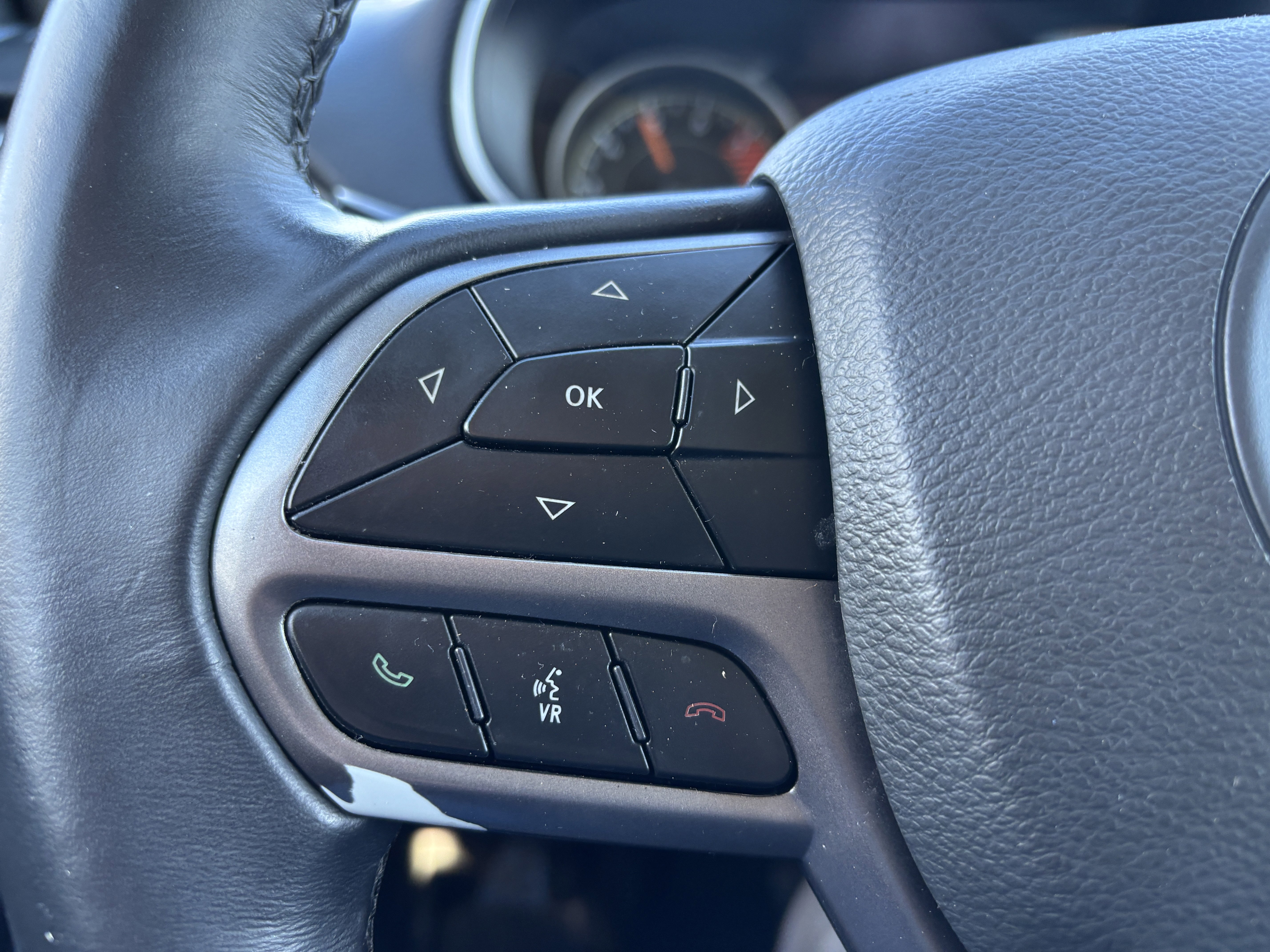 Used 2022 Jeep Cherokee Latitude Lux w/ Mopar Interior Package AWD/4WD image 17