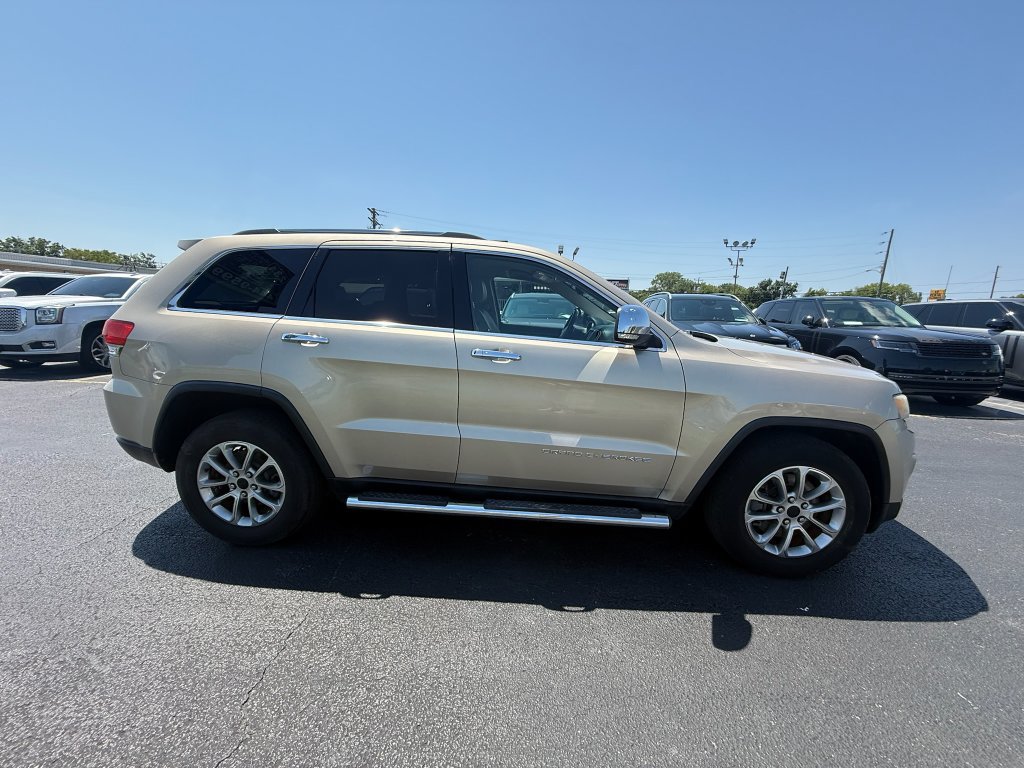 Used 2014 Jeep Grand Cherokee Limited w/ Mopar Chrome Edition Group AWD/4WD image 2