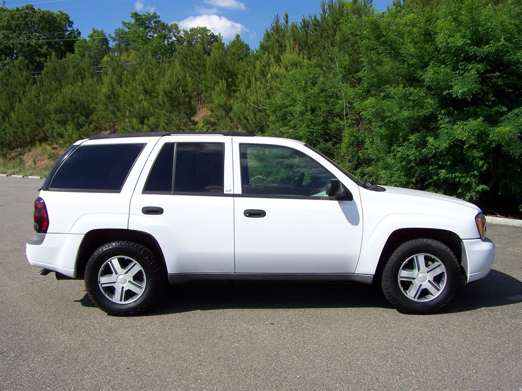 Used 2004 Chevrolet TrailBlazer LS w/ Skid Plate Package AWD/4WD image 5