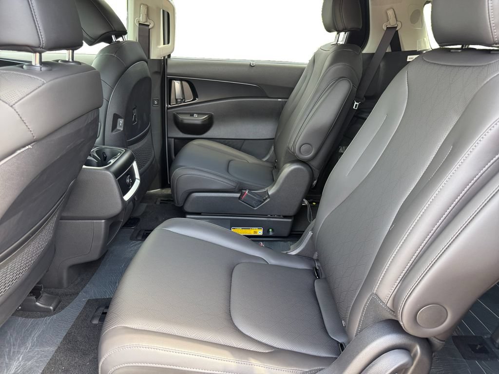 New 2027 Kia Carnival EX FWD image 14