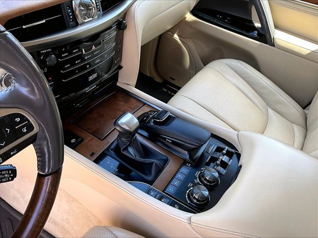 Used 2017 Lexus LX 570 4WD w/ Luxury Package image 14