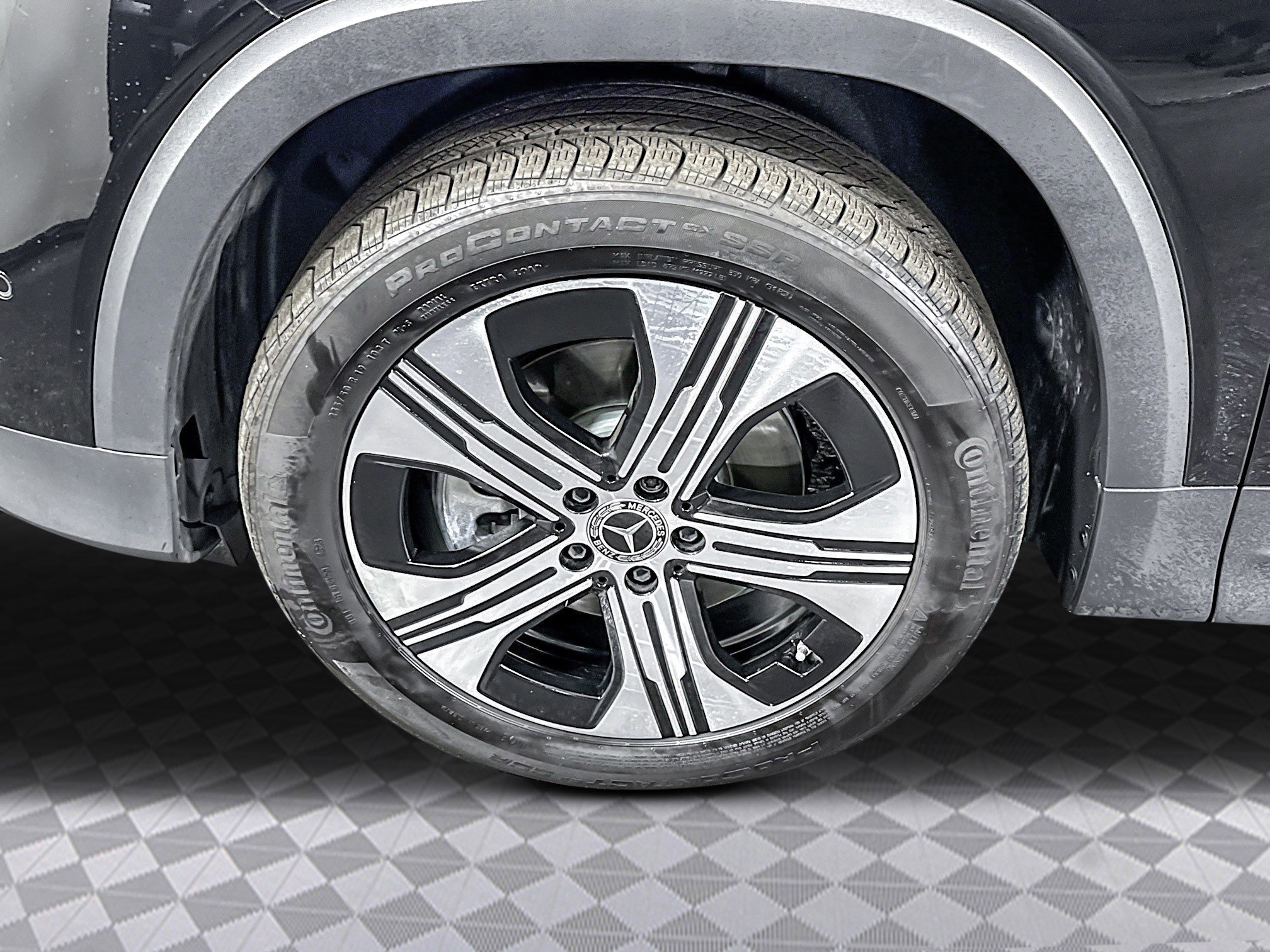 Used 2024 Mercedes-Benz EQB 300 4MATIC image 33