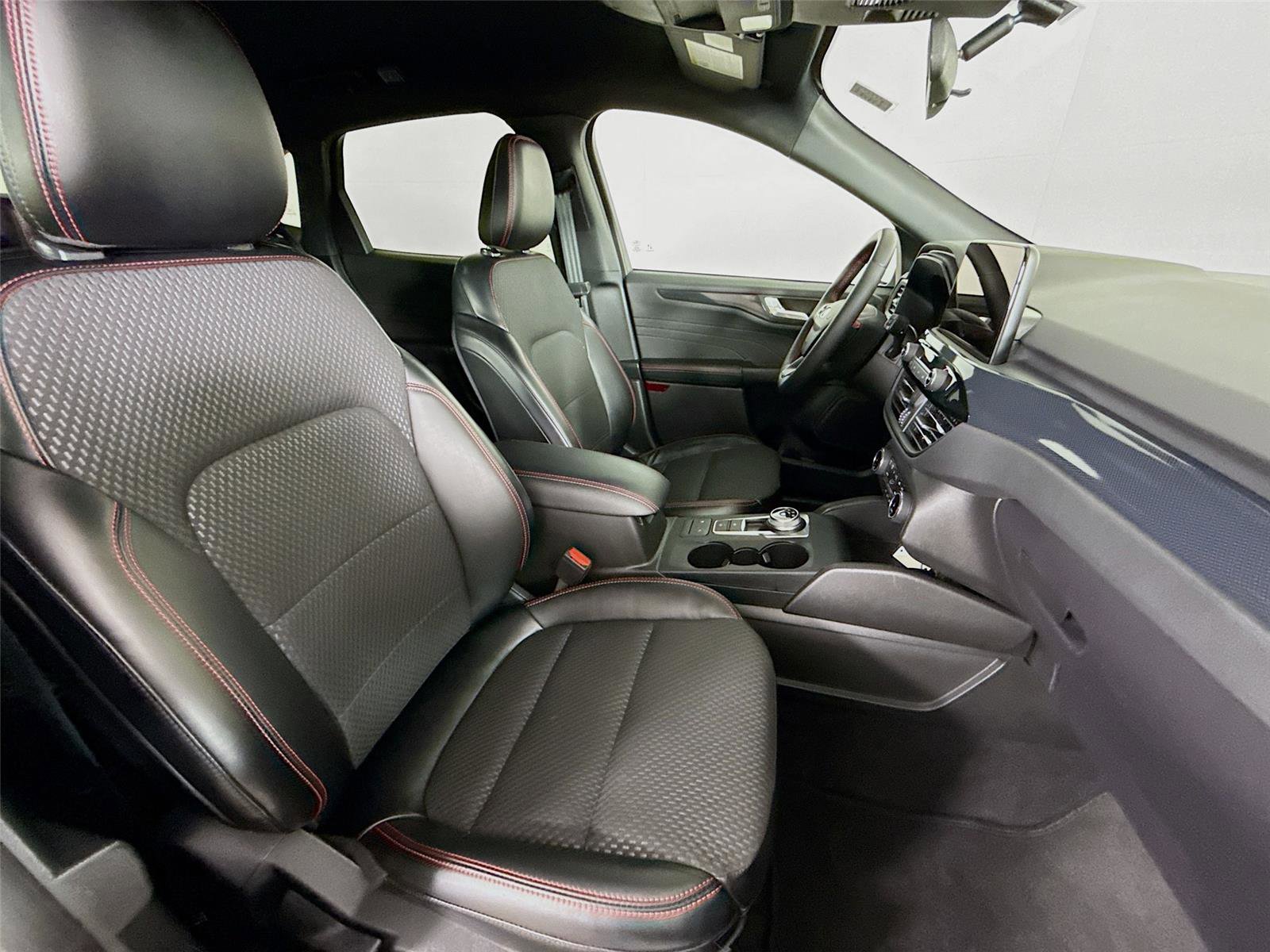 Used 2024 Ford Escape ST-Line image 27