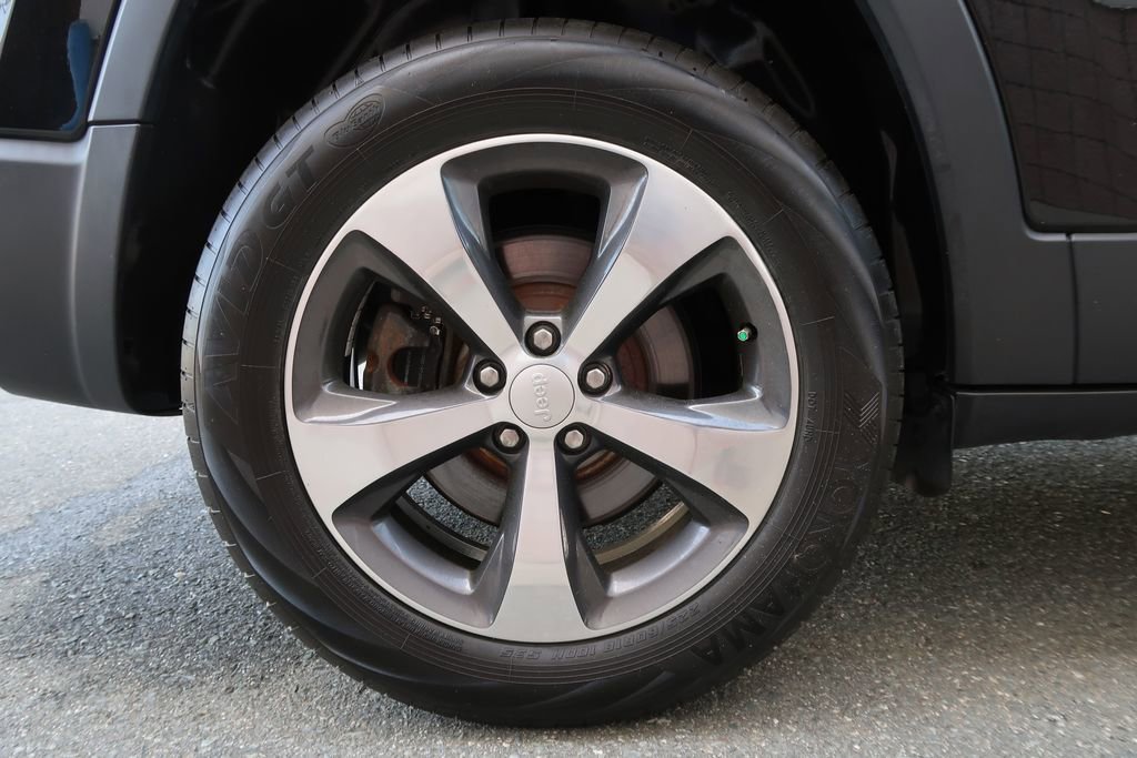 Used 2019 Jeep Cherokee Limited image 41