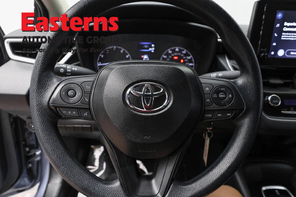 Used 2025 Toyota Corolla LE FWD image 12
