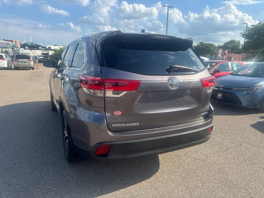 Used 2019 Toyota Highlander Plus AWD/4WD image 5