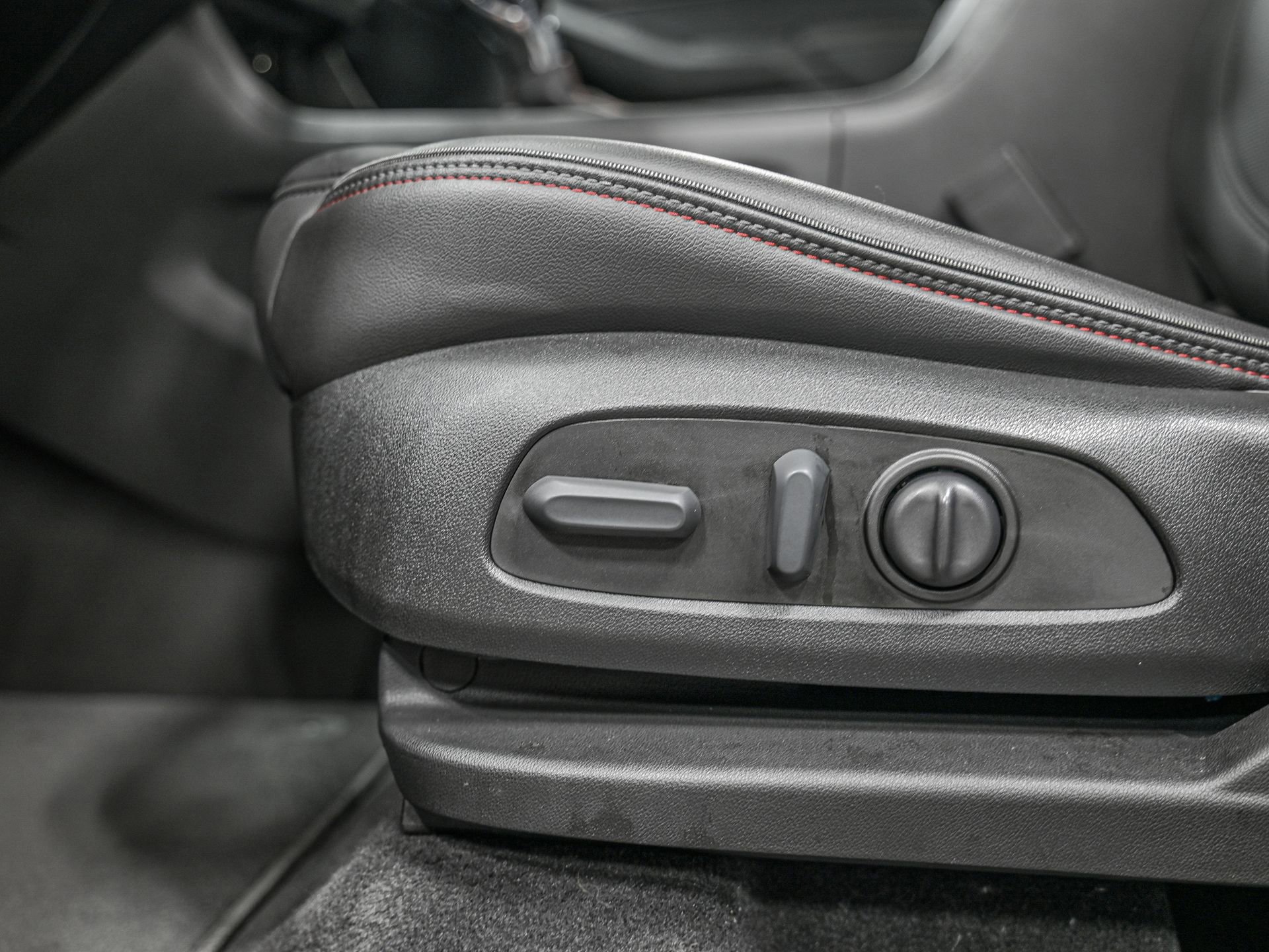 Used 2023 Chevrolet Traverse RS image 15