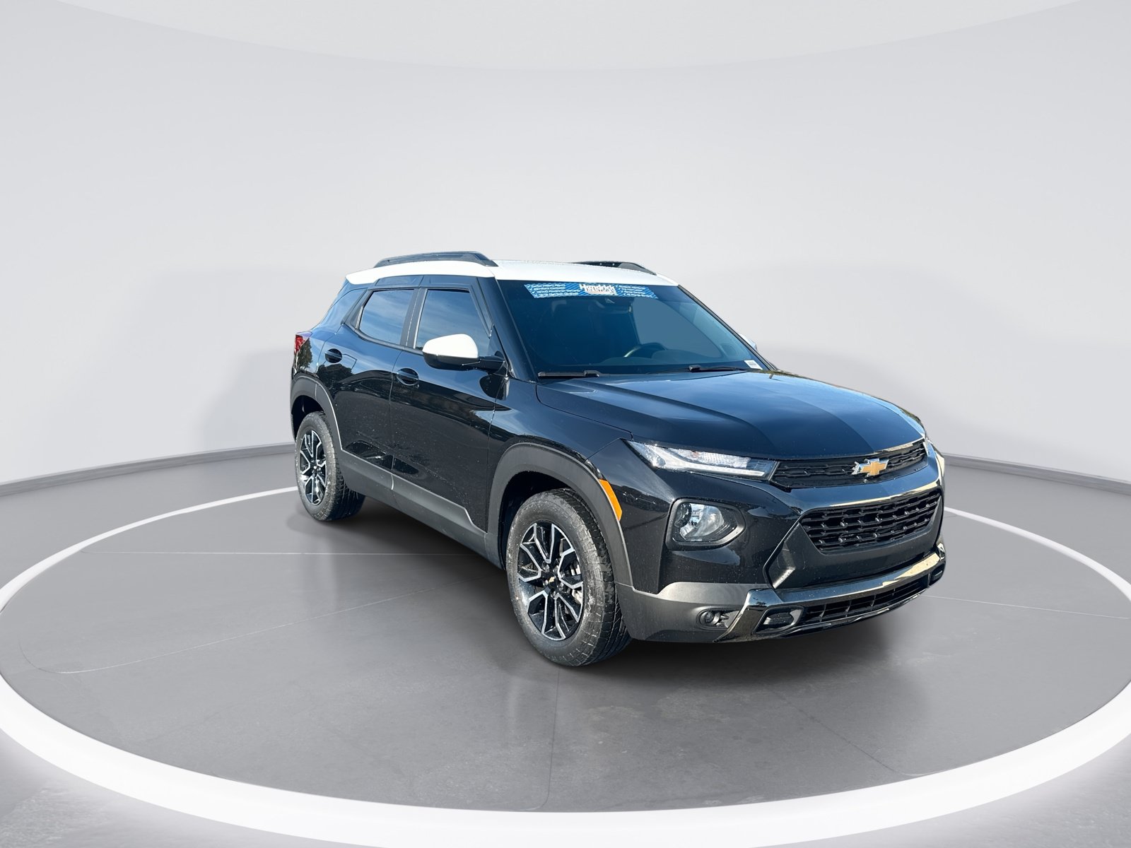 Used 2023 Chevrolet TrailBlazer ACTIV w/ Convenience Package FWD image 2
