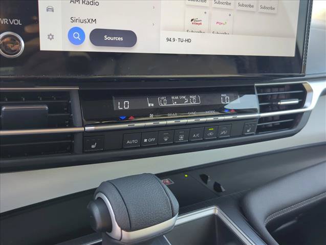 Certified 2025 Toyota Sienna XLE FWD image 20