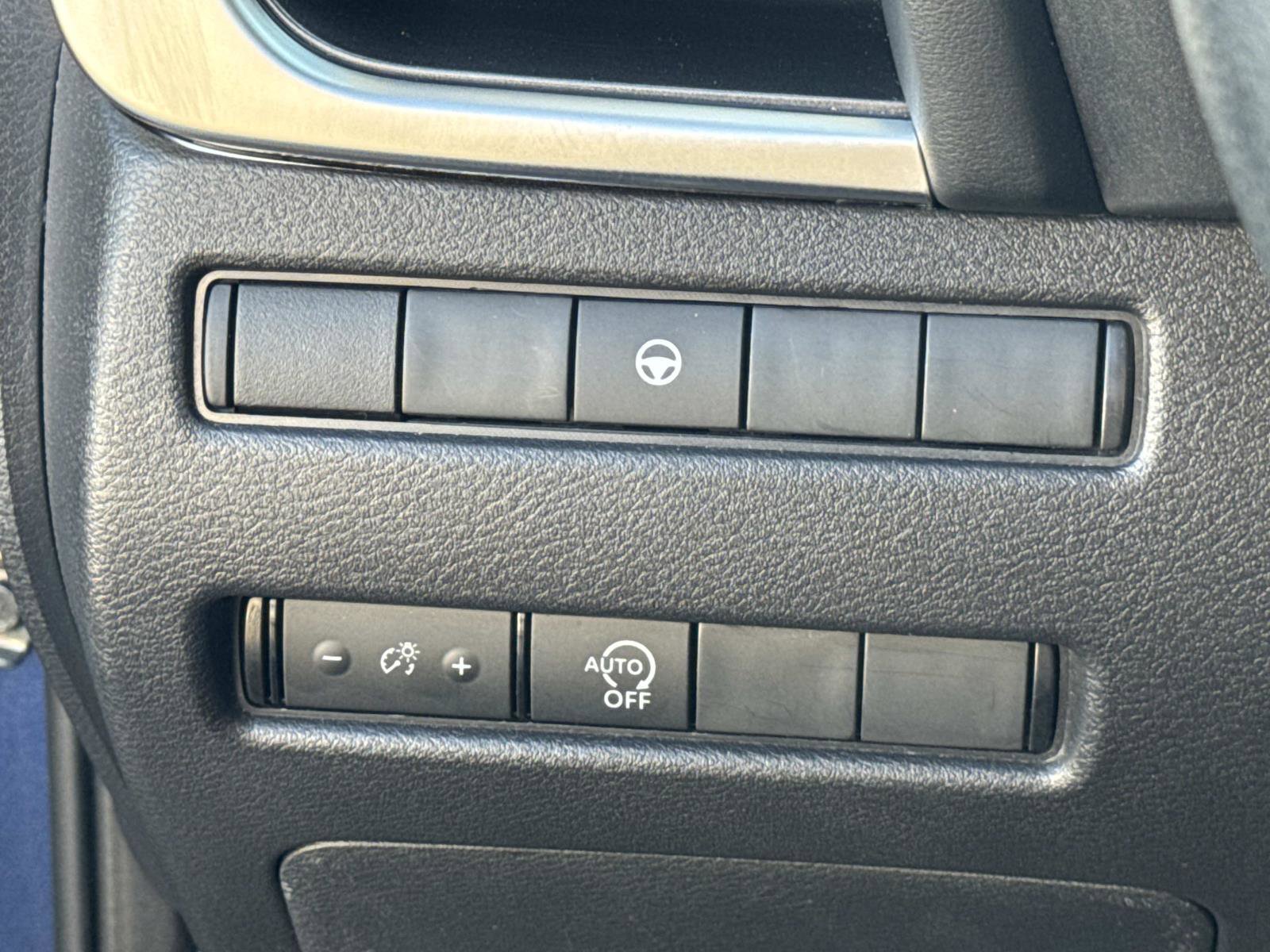 Used 2023 Nissan Rogue SV image 14