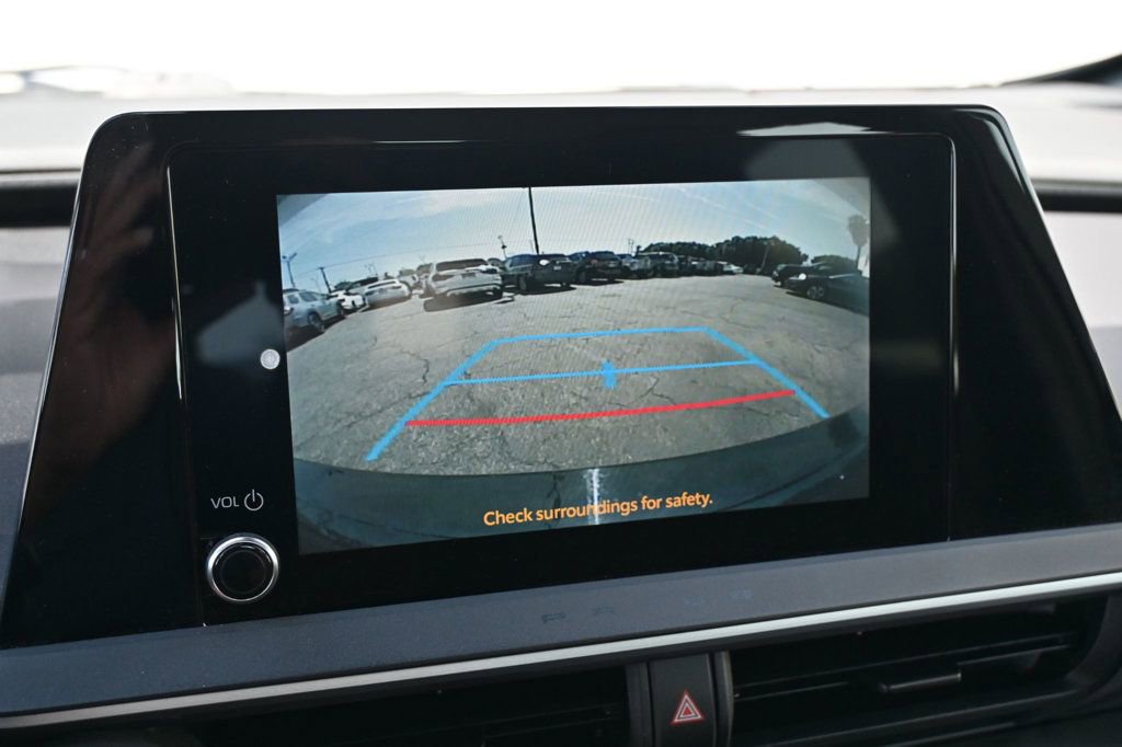 Used 2023 Toyota Prius LE image 12