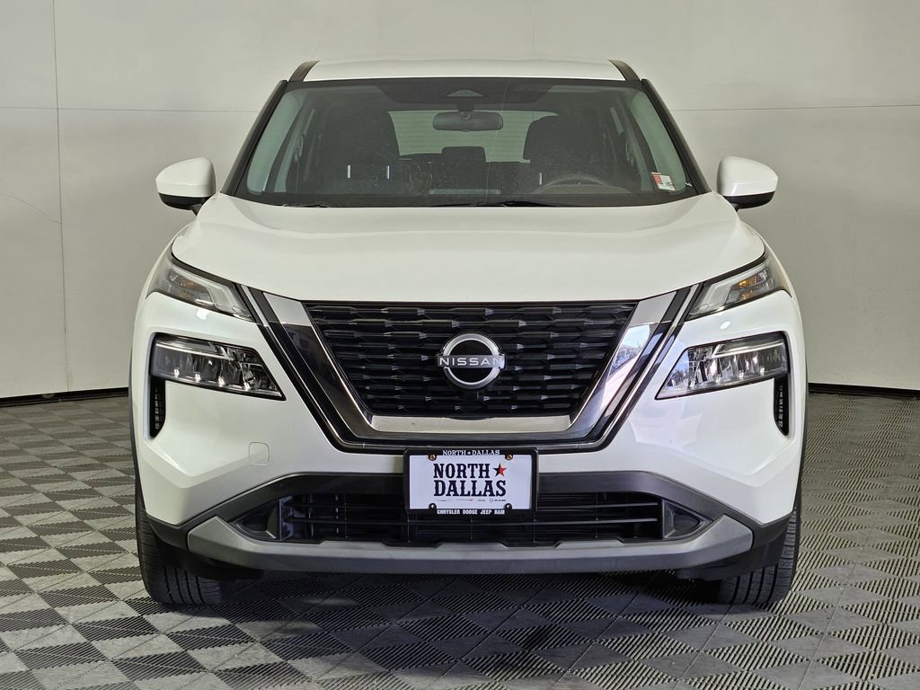 Used 2023 Nissan Rogue SV image 2