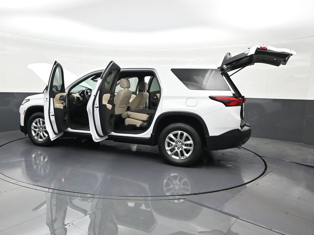 Used 2023 Chevrolet Traverse LS image 35