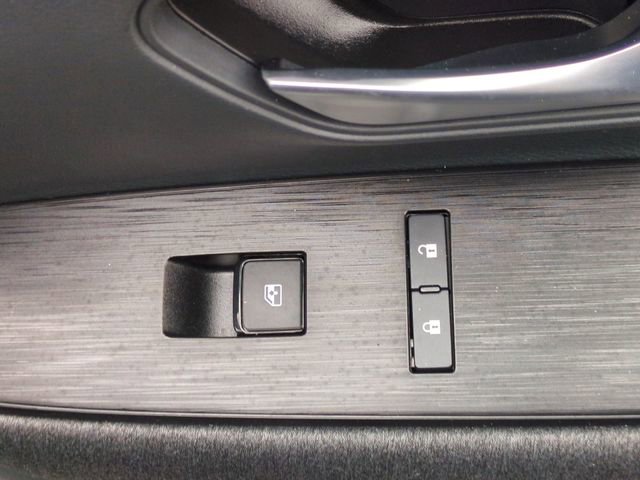 Used 2025 Nissan Kicks SV image 33