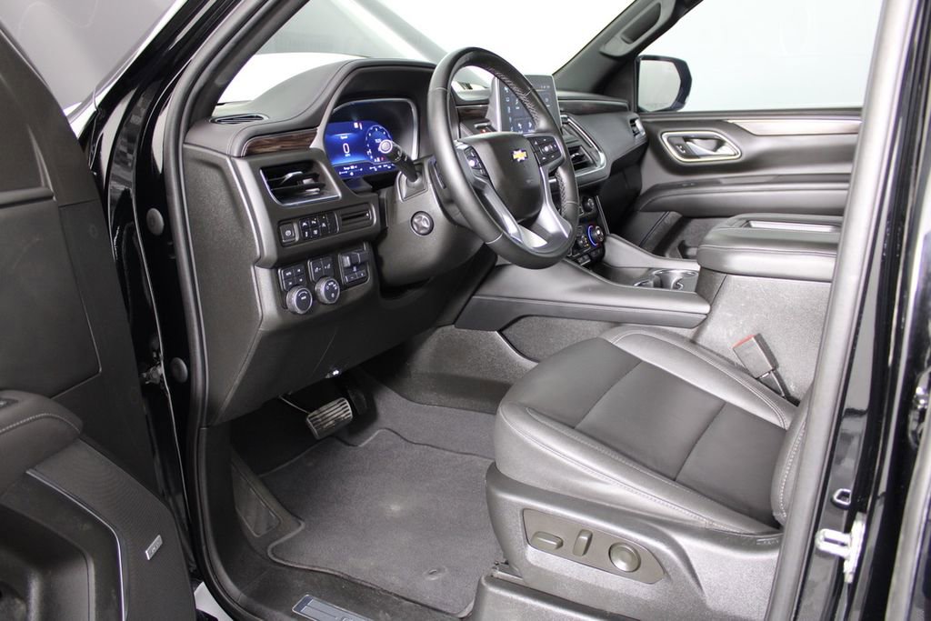 Used 2023 Chevrolet Suburban LT w/ Luxury Package AWD/4WD image 18