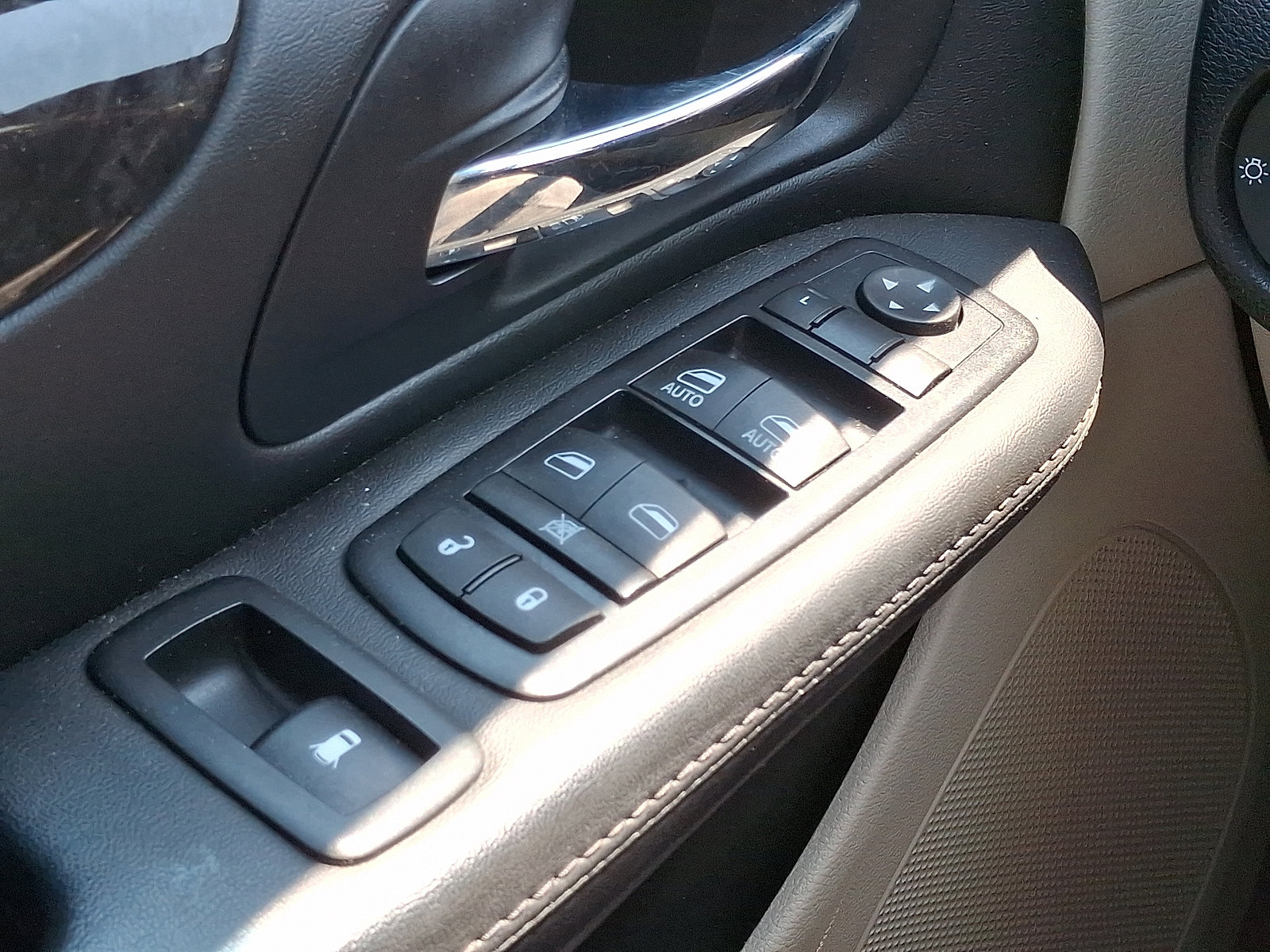 Used 2016 Dodge Grand Caravan SXT image 26