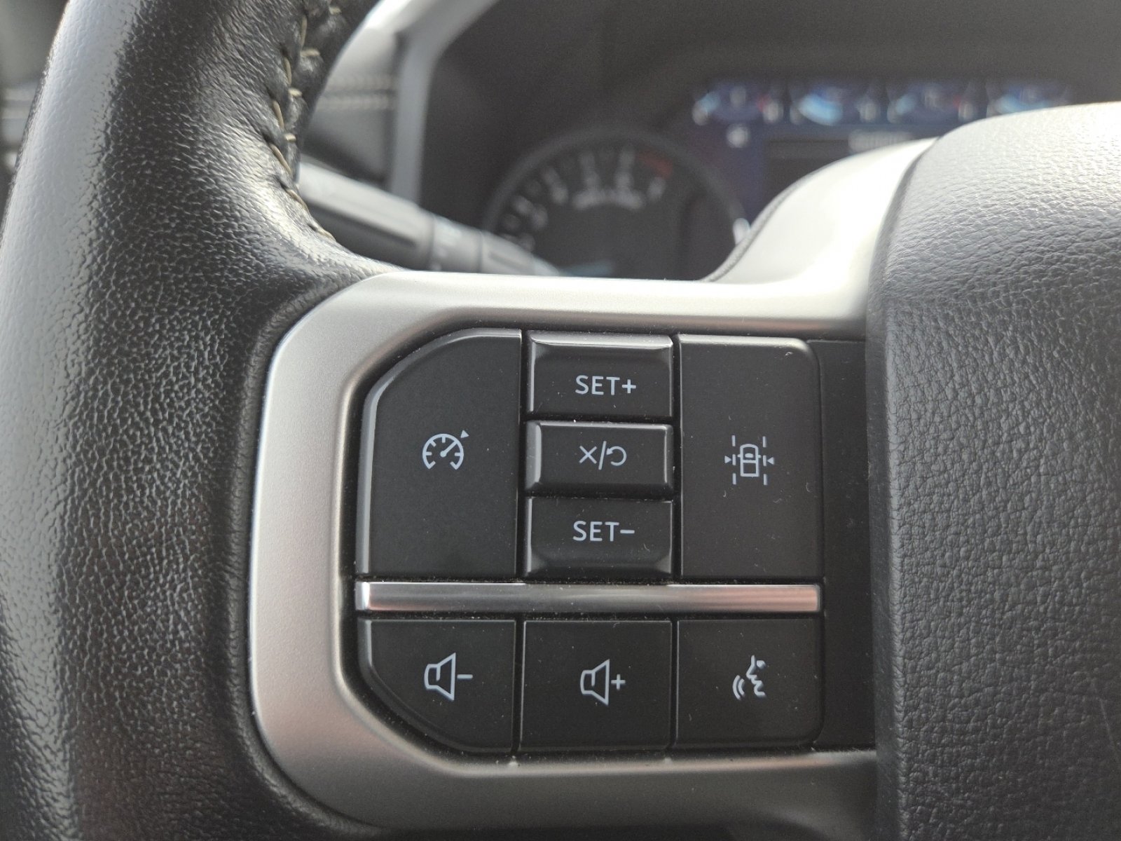 Used 2024 Ford Expedition XLT image 34