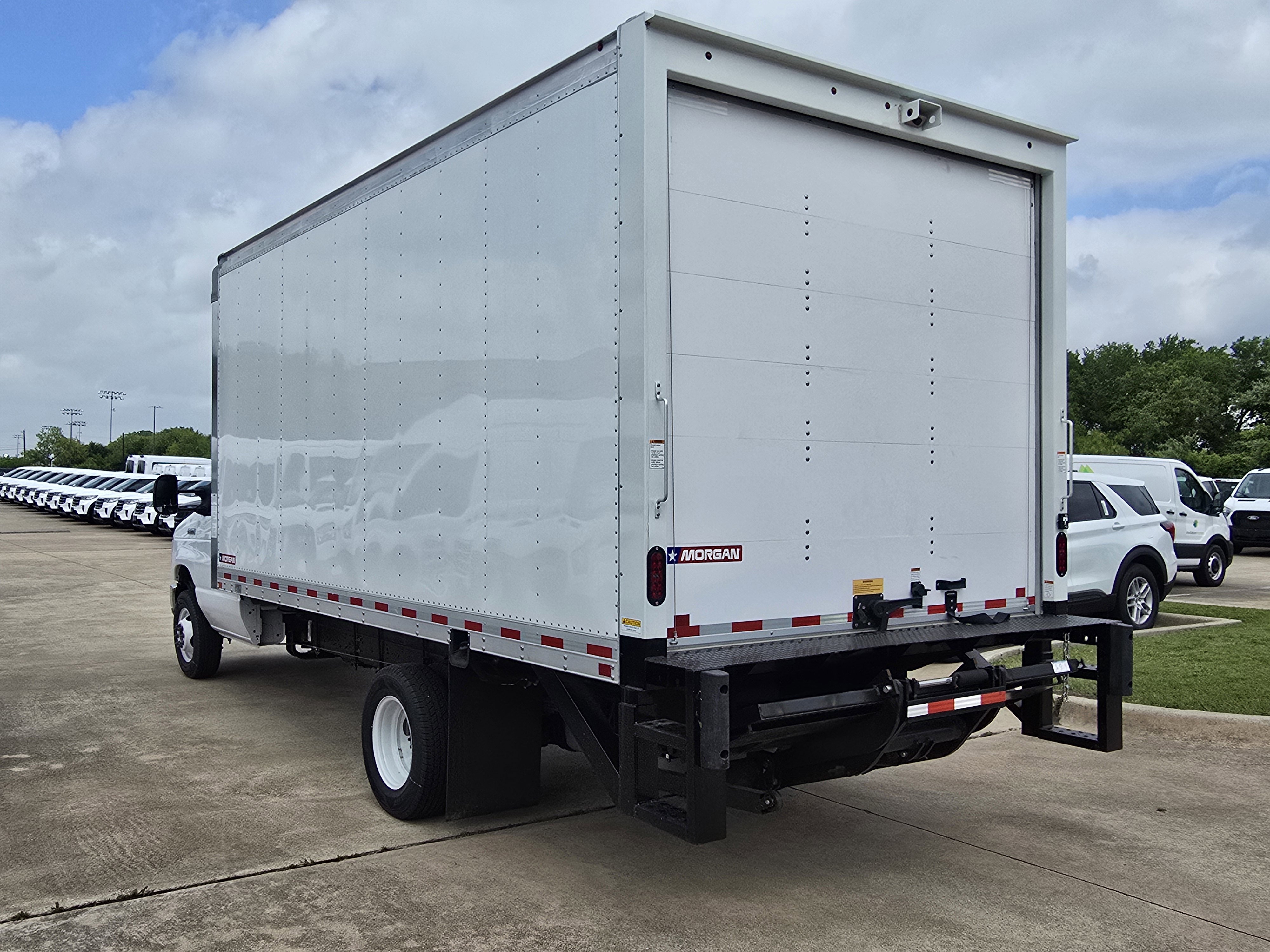 New 2026 Ford E-450 and Econoline 450 Super Duty w/ Driver's Safety Package RWD image 5