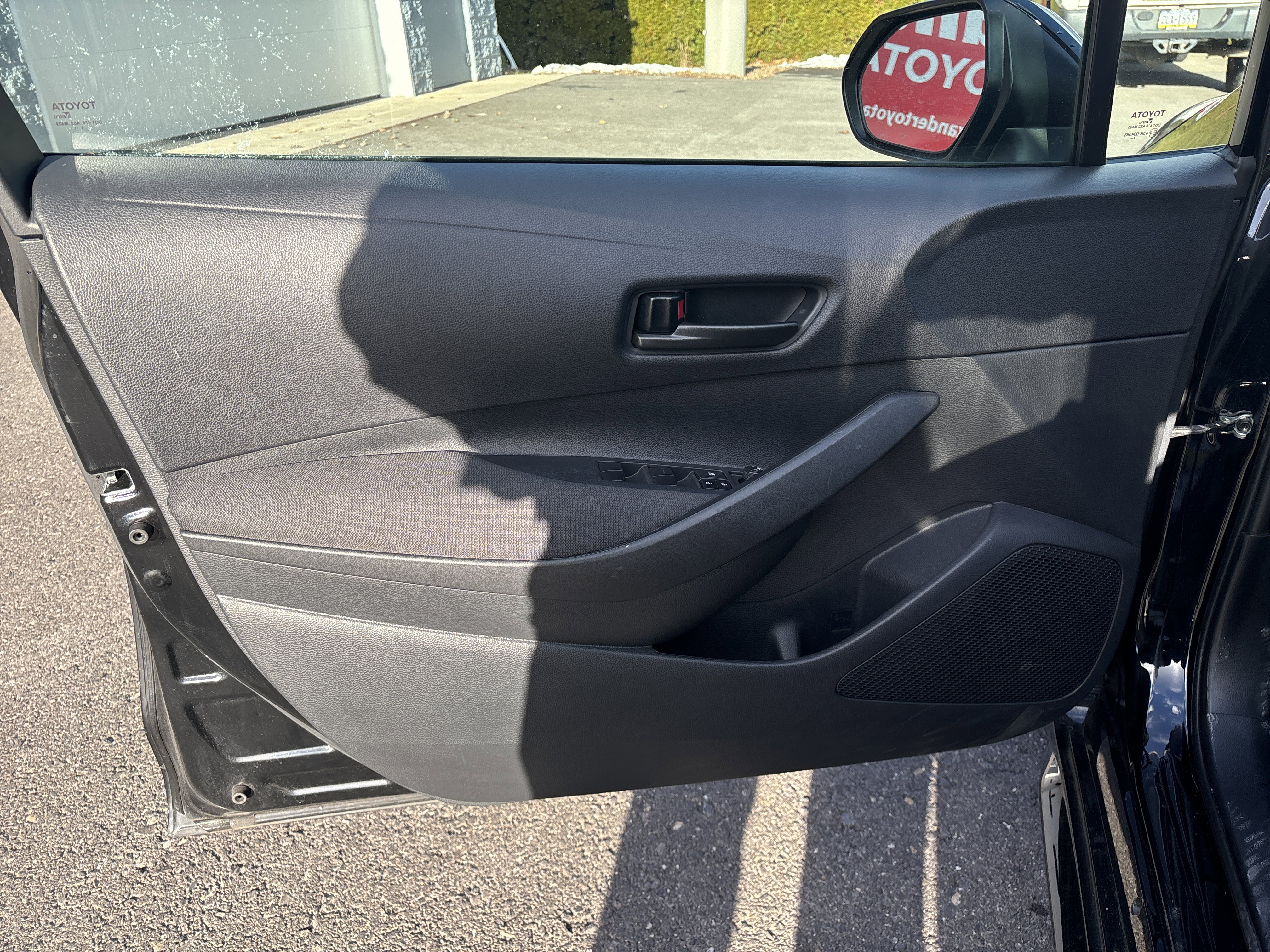 Used 2025 Toyota Corolla LE image 16