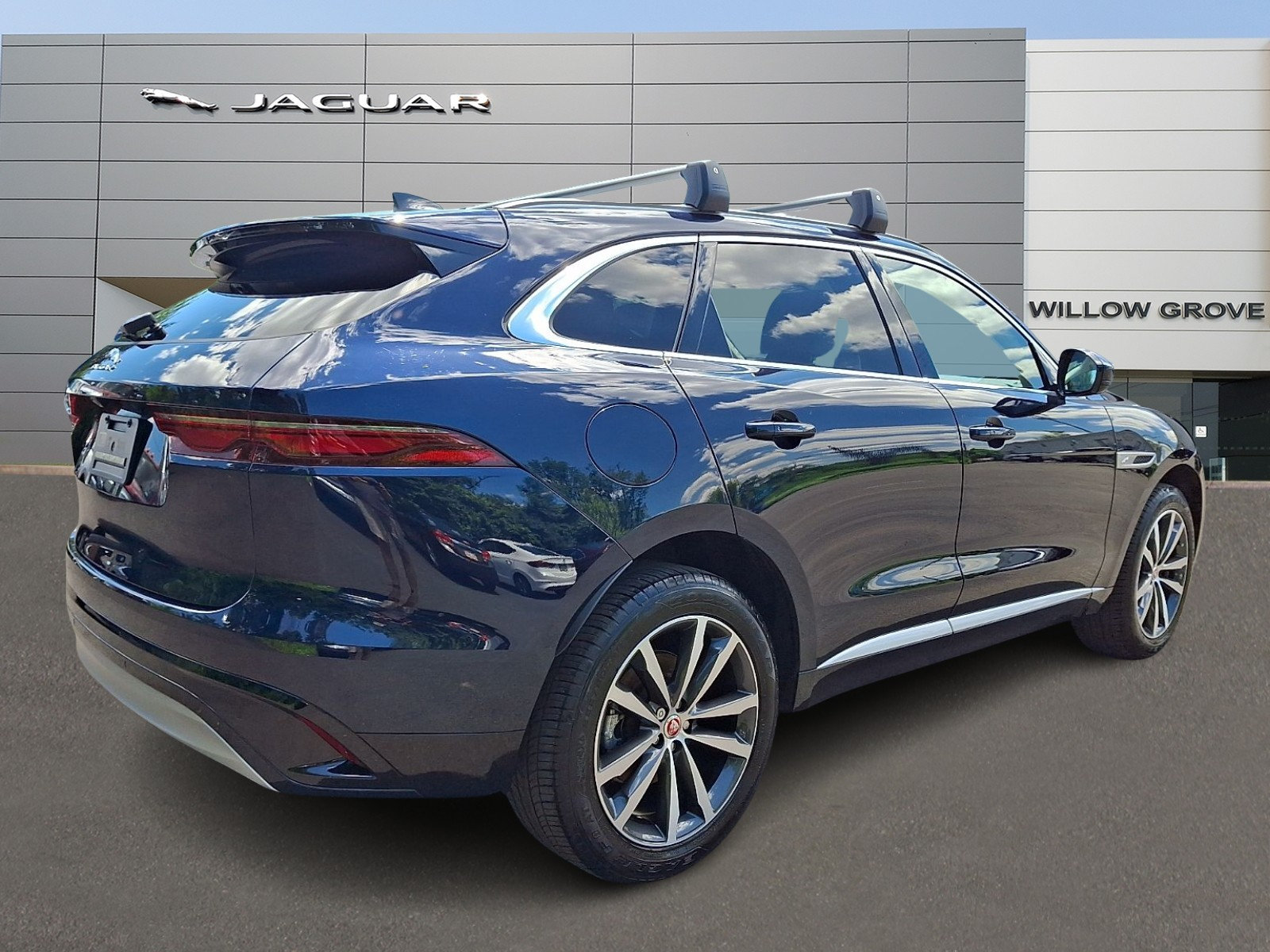 Used 2023 Jaguar F-PACE S AWD/4WD image 2