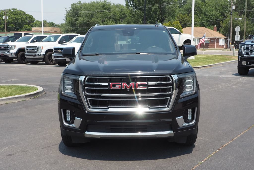 Used 2023 GMC Yukon SLT w/ SLT Premium Package AWD/4WD image 2