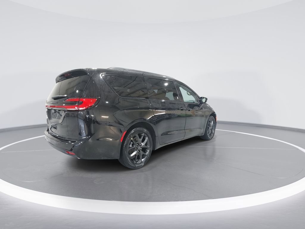 New 2026 Chrysler Pacifica Select w/ S Appearance Package image 8