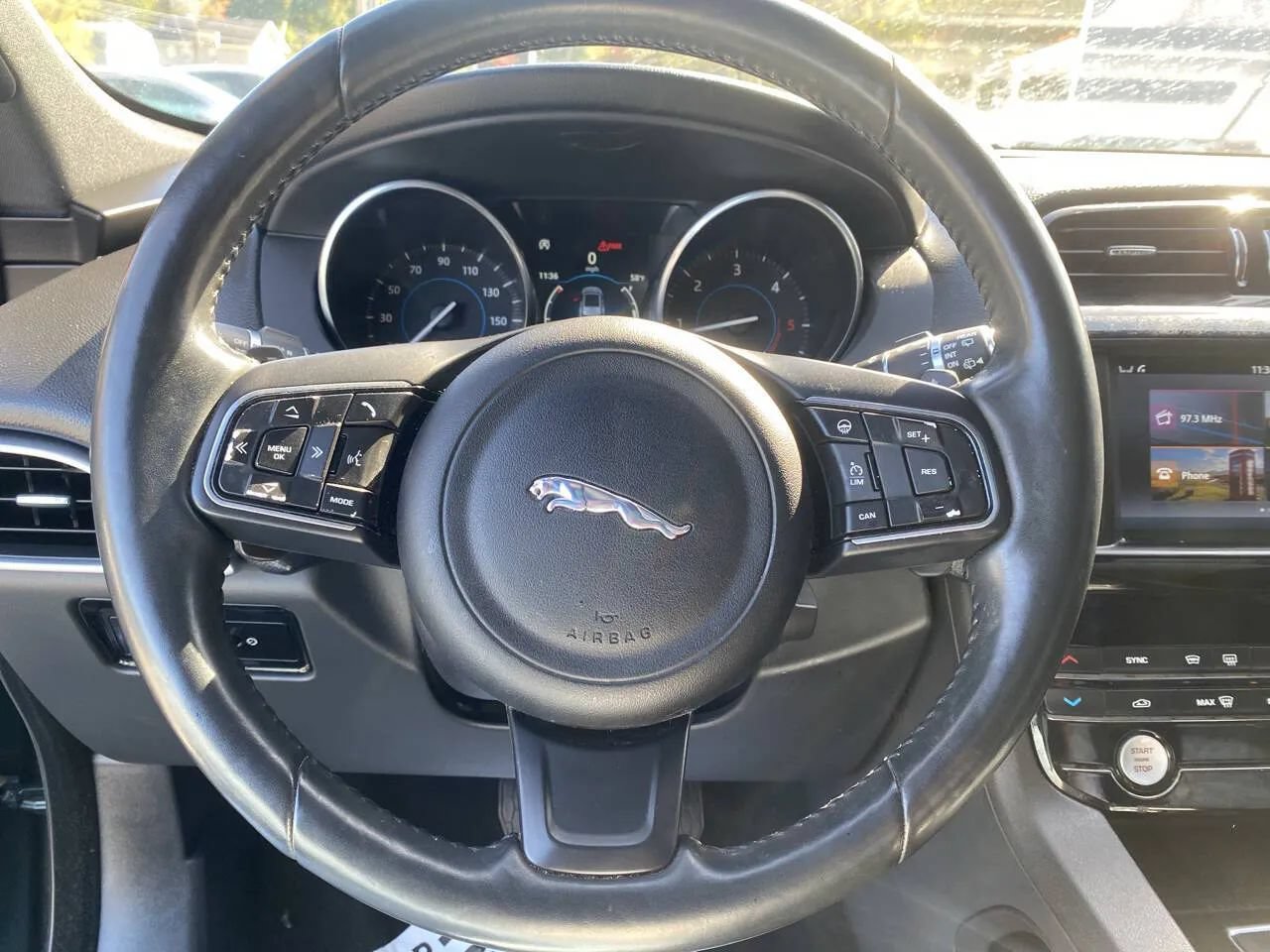 Used 2018 Jaguar F-PACE Premium AWD/4WD image 14