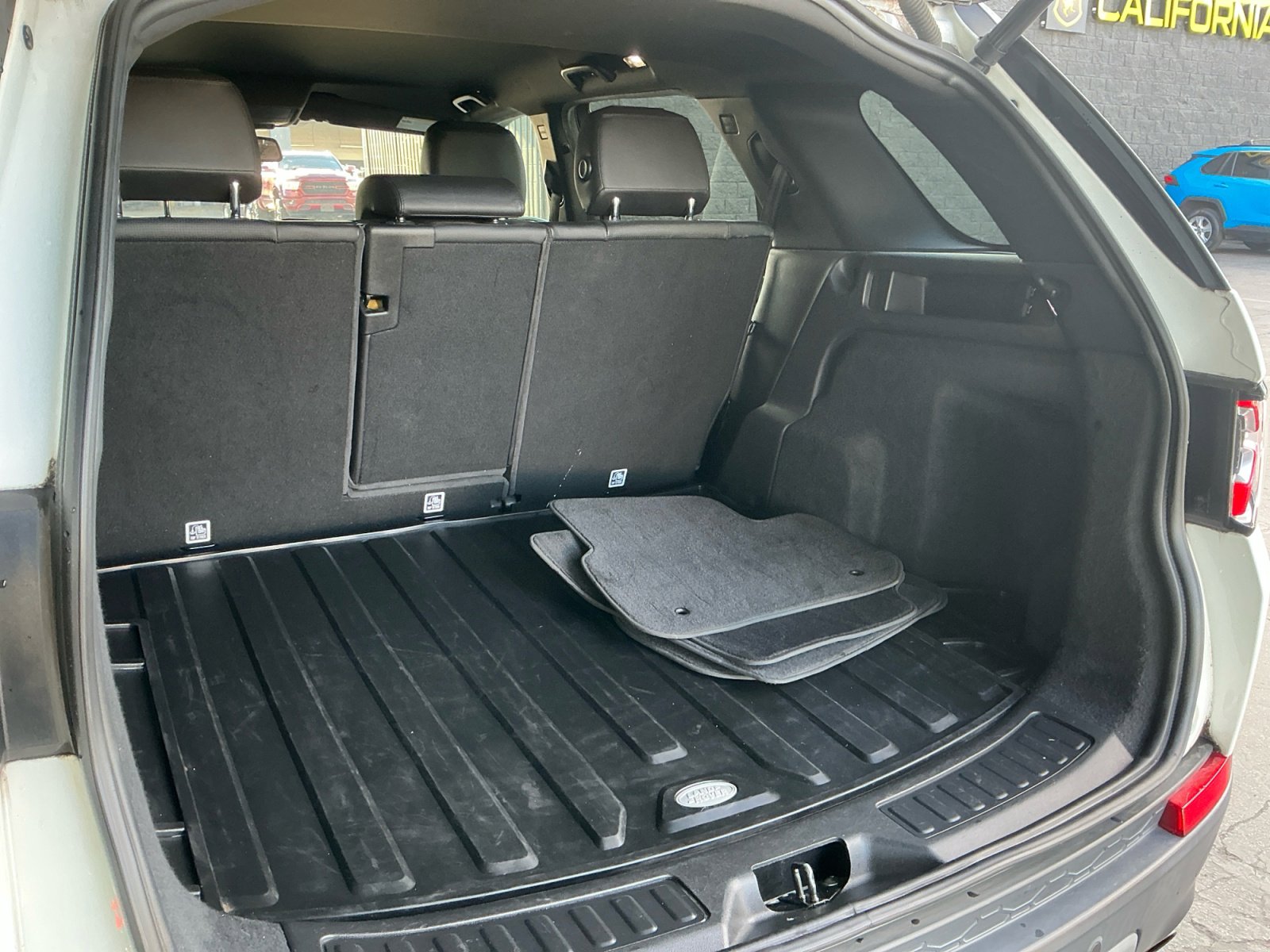 Used 2018 Land Rover Discovery Sport SE image 17