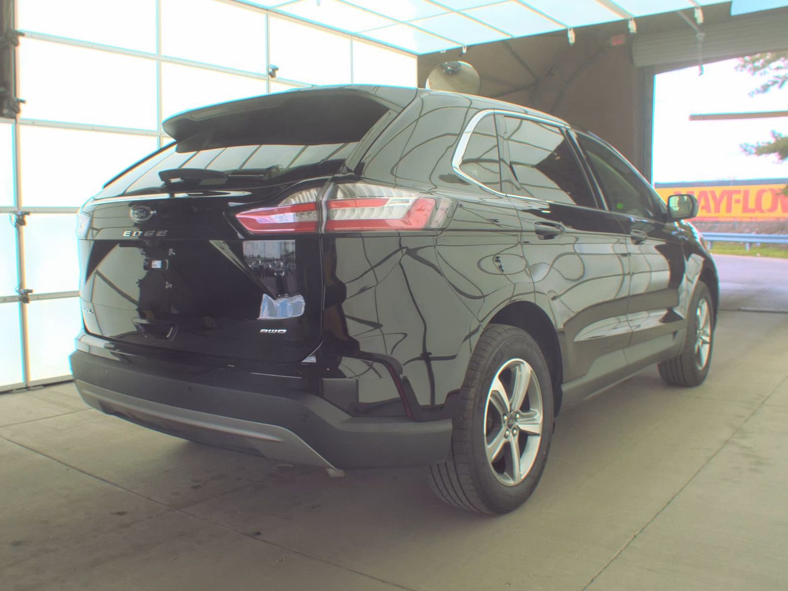 Used 2024 Ford Edge SEL w/ Convenience Package AWD/4WD image 5
