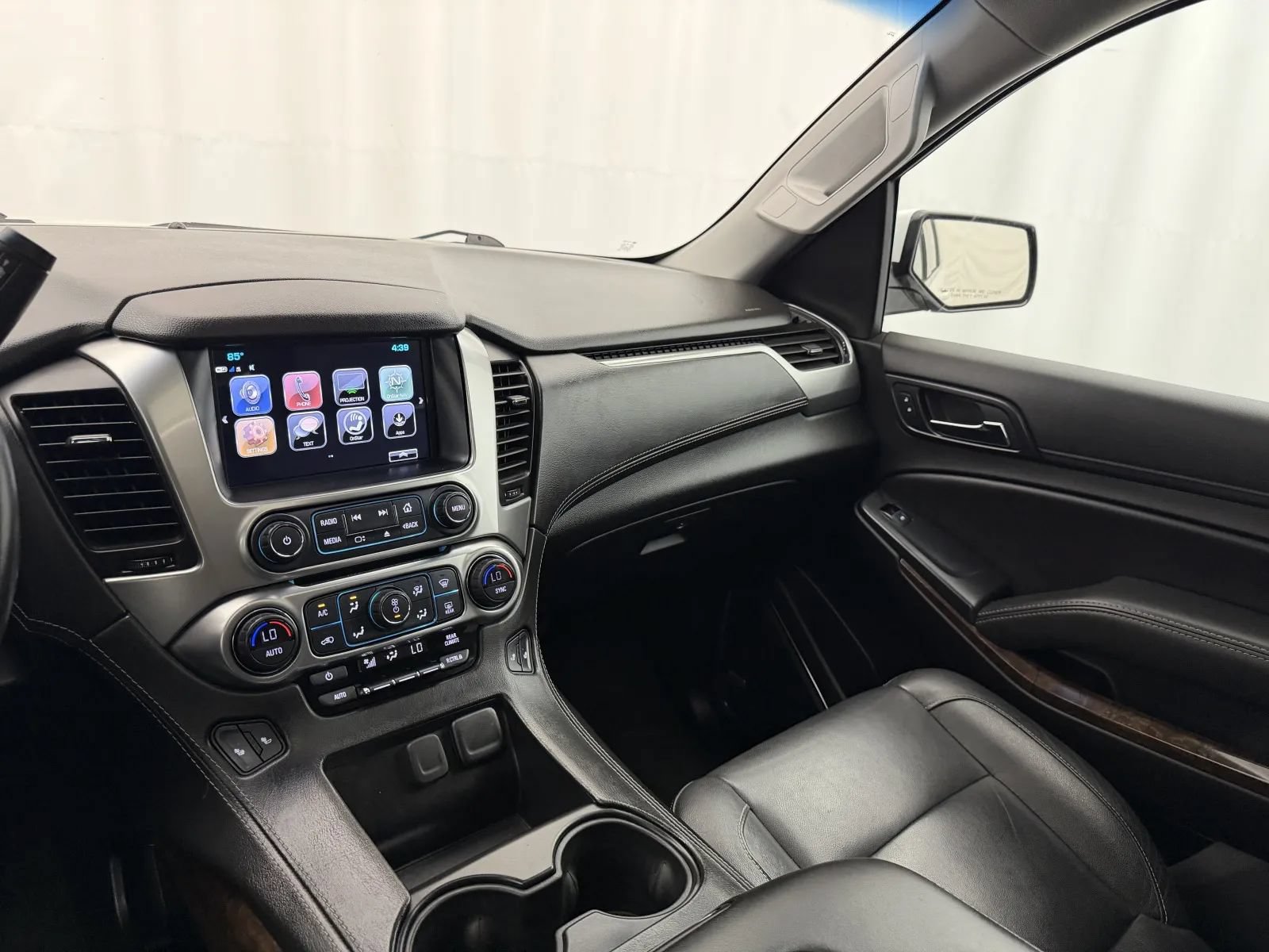 Used 2018 Chevrolet Suburban LT AWD/4WD image 18
