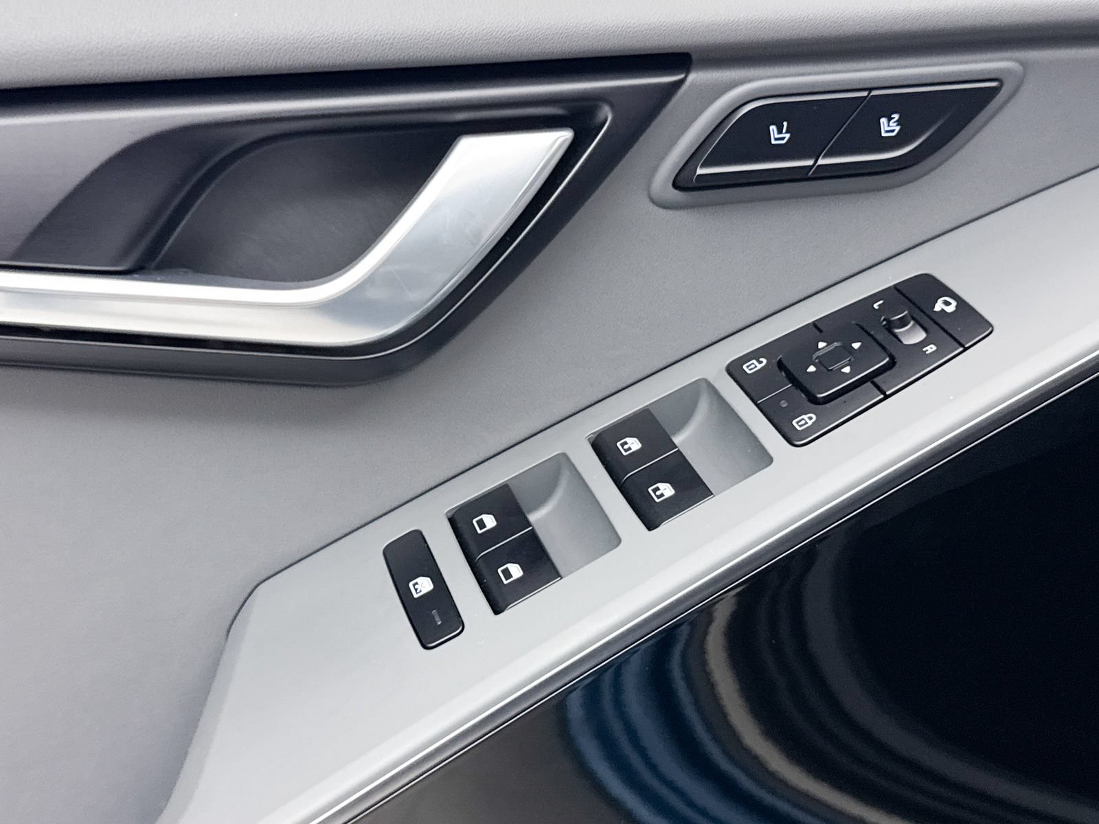 Certified 2024 Kia Niro SX Touring FWD image 29