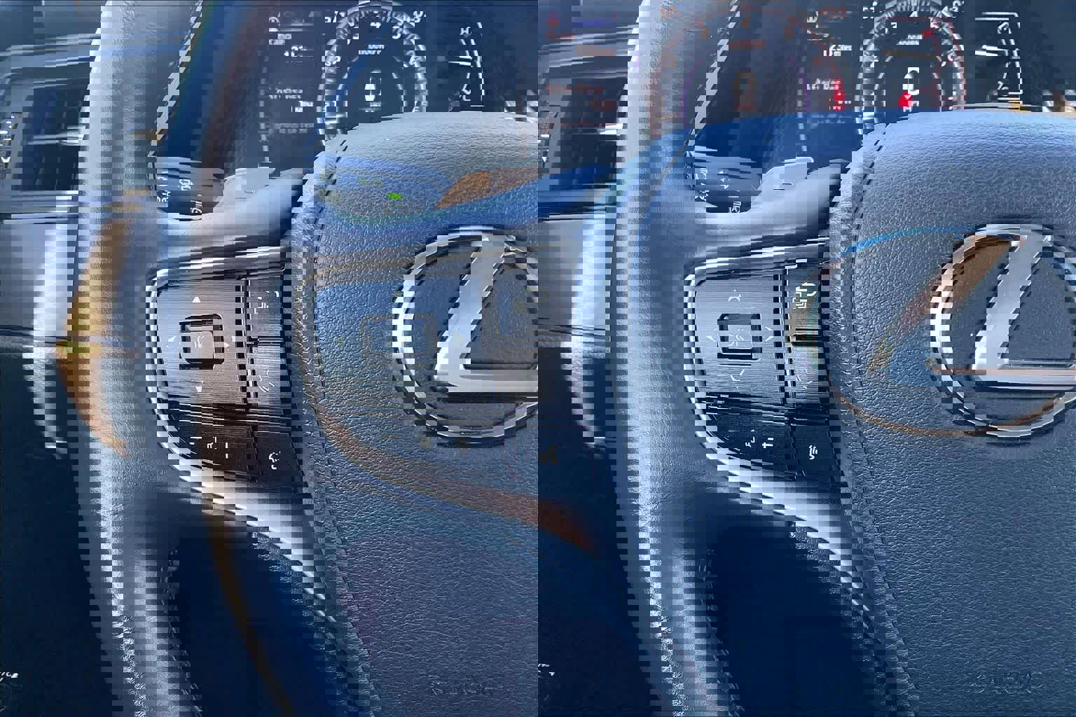 Used 2025 Lexus ES 350 w/ Premium Package image 22