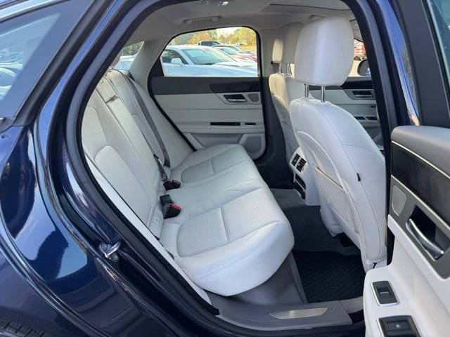 Used 2016 Jaguar XF Prestige image 11