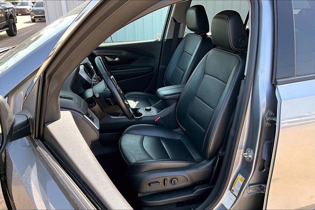 Used 2023 GMC Terrain SLT image 31