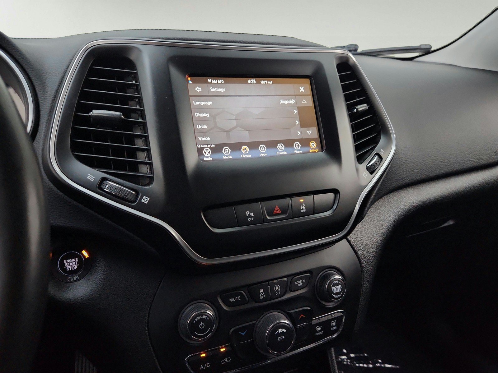 Used 2021 Jeep Cherokee Latitude Plus FWD image 19