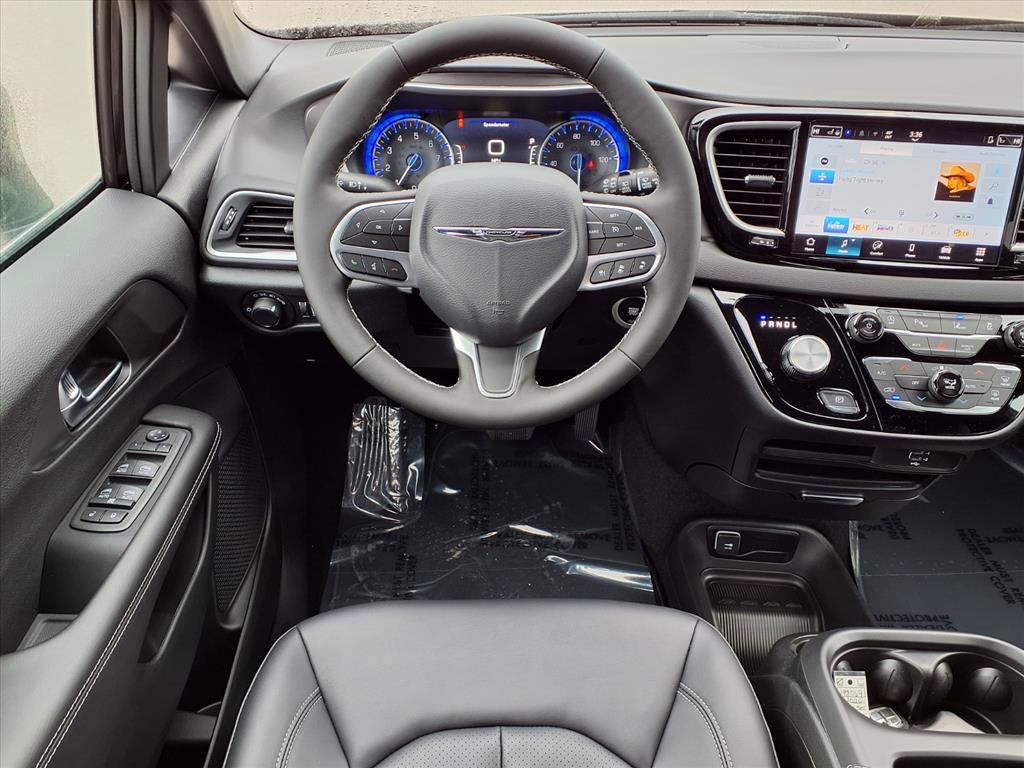 New 2026 Chrysler Voyager LX image 3