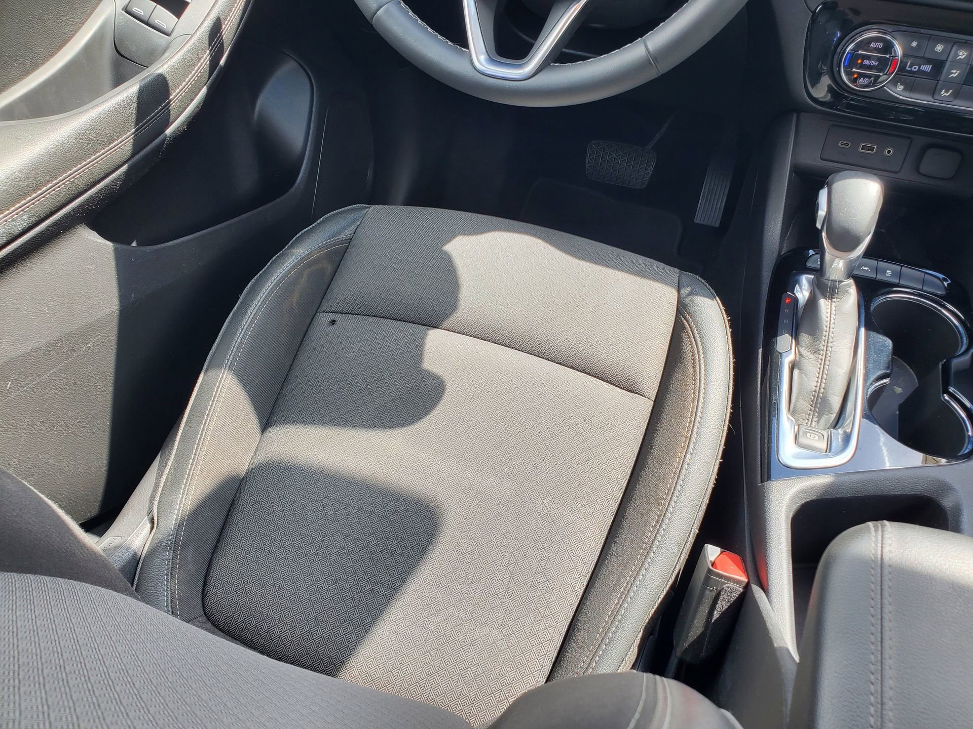 Used 2022 Buick Encore GX Select image 14