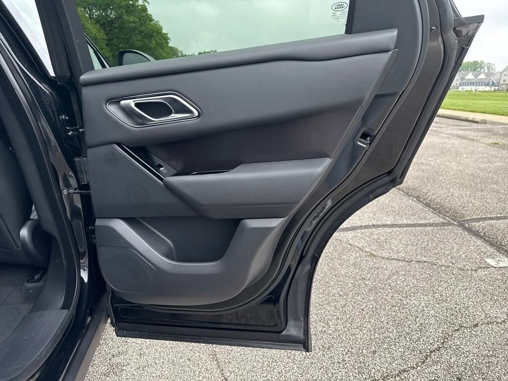 New 2026 Land Rover Range Rover Velar Dynamic SE image 17