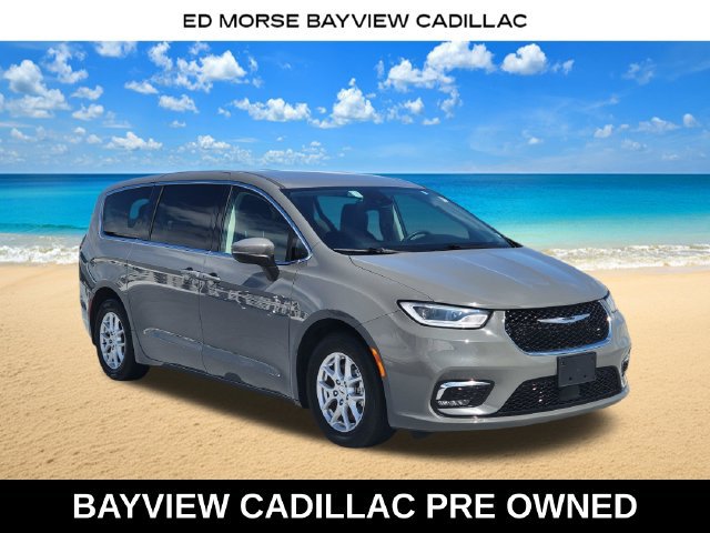 Used 2023 Chrysler Pacifica Touring-L FWD image 7