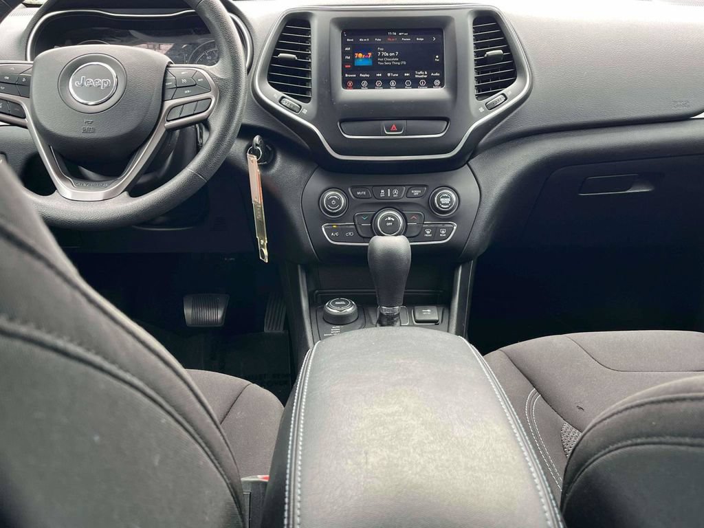 Used 2019 Jeep Cherokee Latitude w/ Popular Appearance Group AWD/4WD image 3