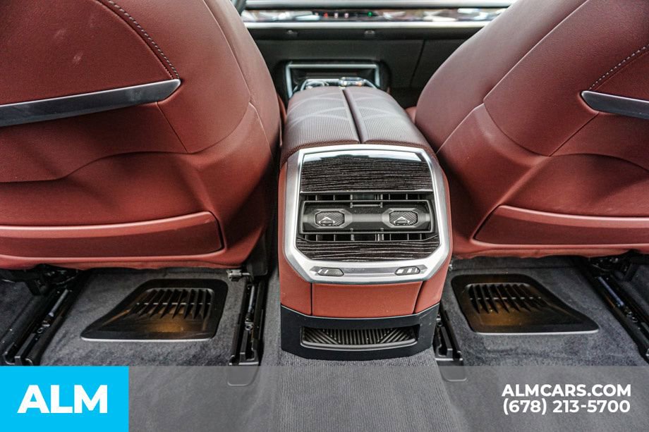 Used 2025 BMW i7 eDrive50 w/ M Sport Package image 32